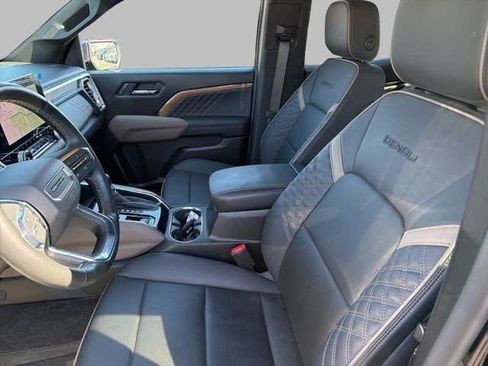 Used 2024 GMC Canyon Denali image 11
