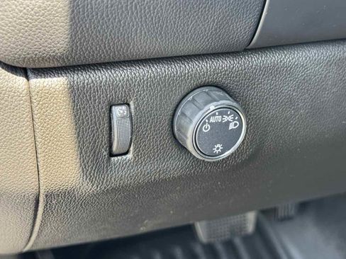 Used 2022 Chevrolet Colorado LT w/ Fleet Safety Package RWD image 24