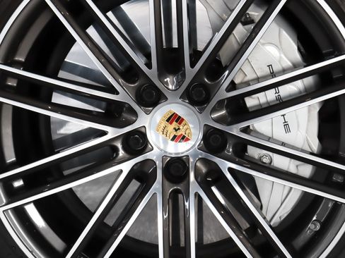 Certified 2022 Porsche Cayenne Turbo image 13