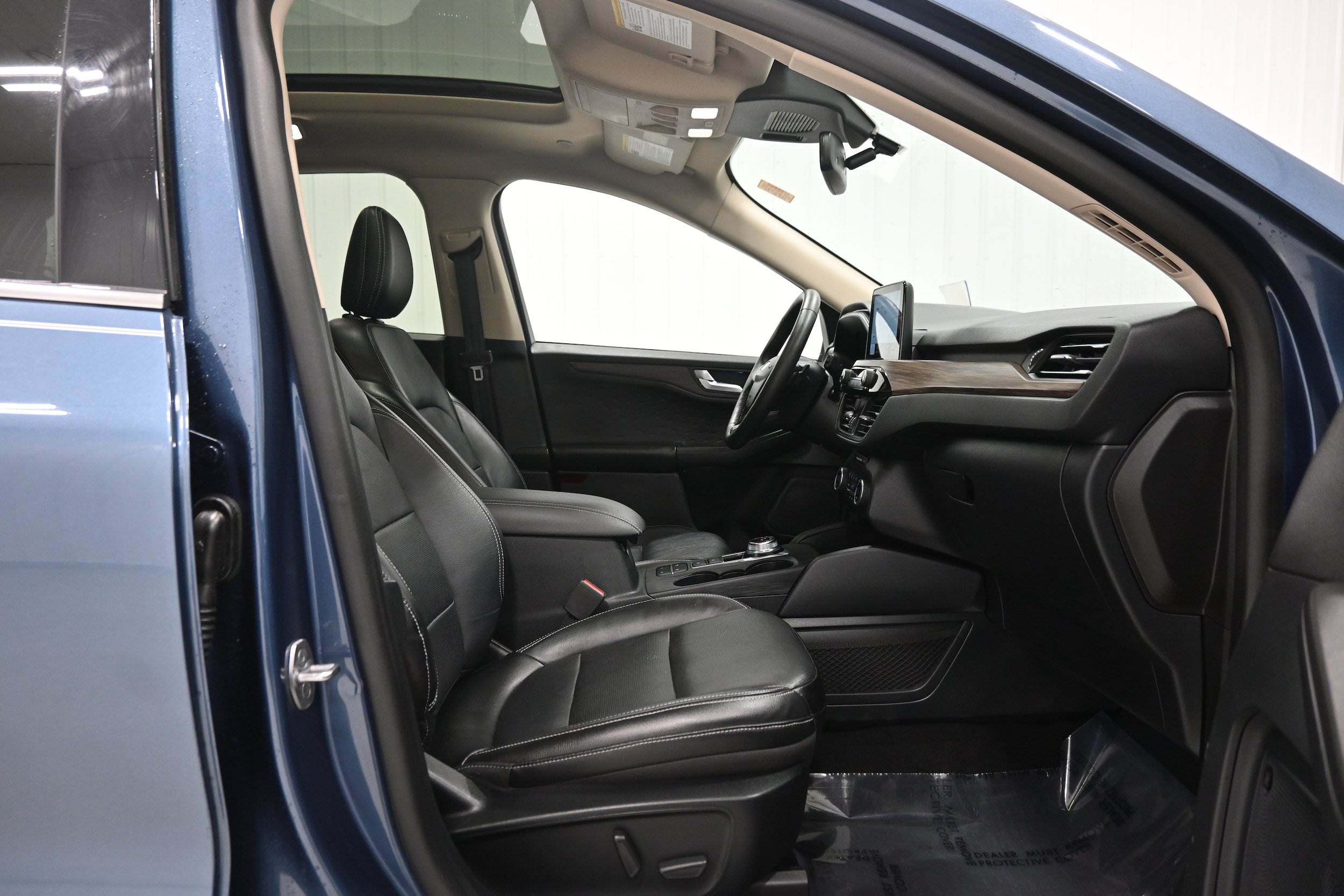 Used 2020 Ford Escape Titanium w/ Titanium Premium Package 2.0 AWD/4WD image 29