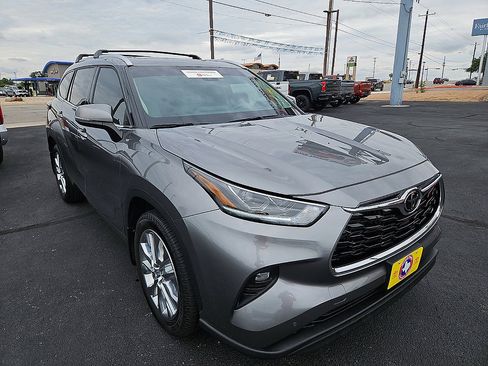 Used 2026 Toyota Highlander Limited AWD/4WD image 5