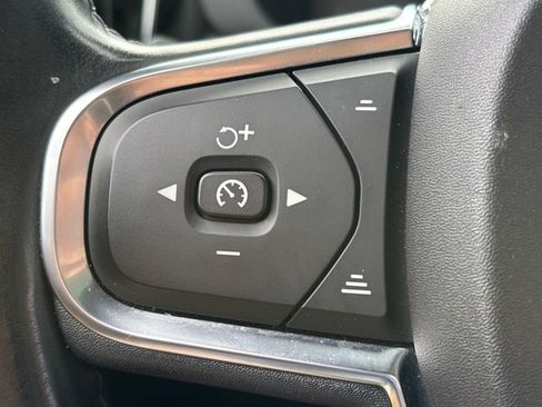 Used 2019 Volvo XC60 T5 Momentum w/ Premium Package image 20