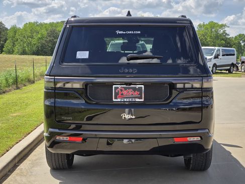 New 2026 Jeep Grand Wagoneer Limited AWD/4WD image 4