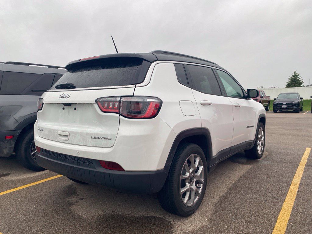 Used 2025 Jeep Compass Limited AWD/4WD image 9