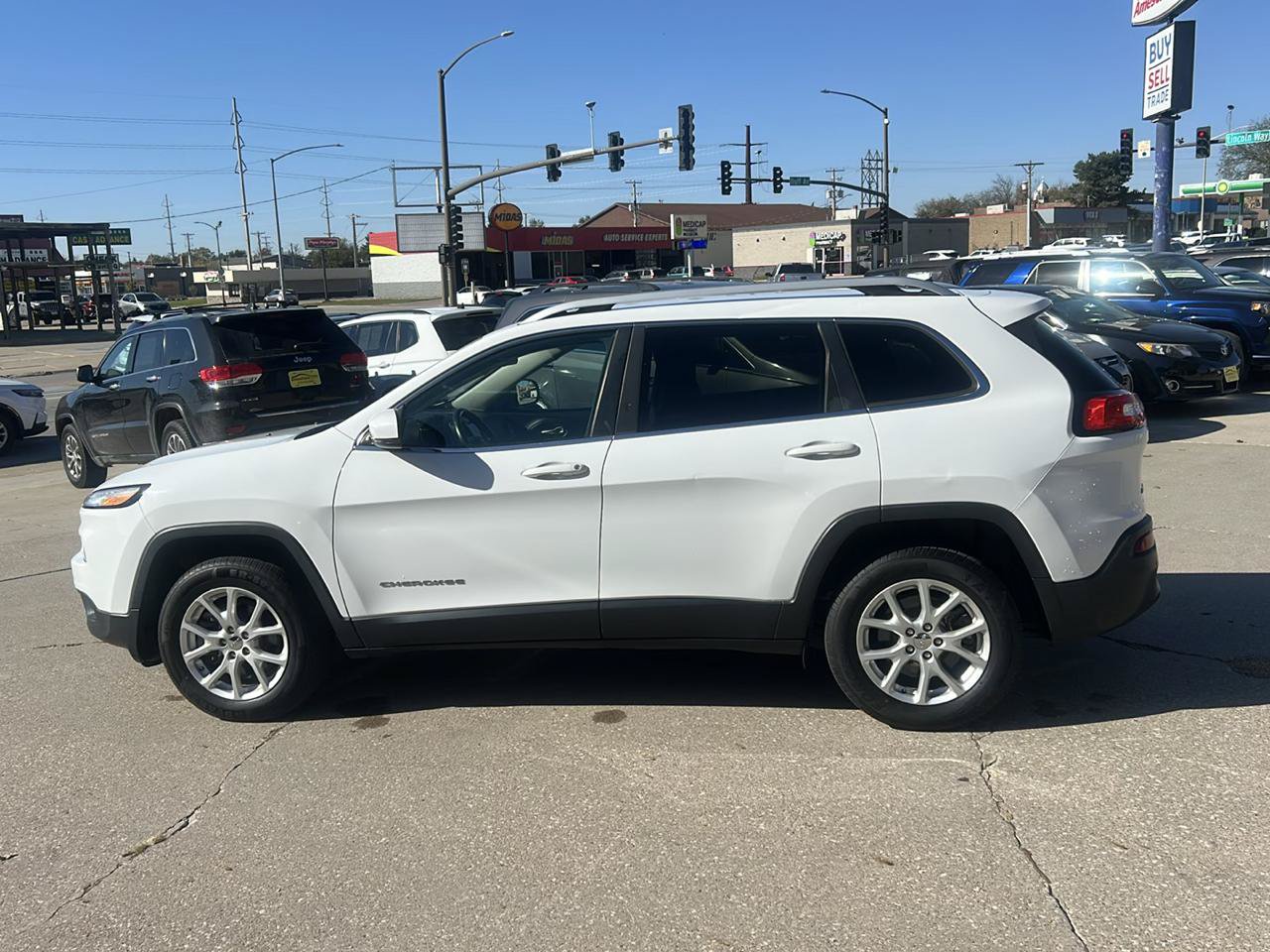Used 2017 Jeep Cherokee Latitude w/ Safety/Convenience Group AWD/4WD image 6