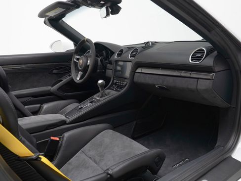 Used 2020 Porsche 718 Boxster Spyder RWD image 43