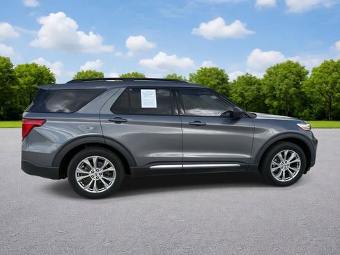 Used 2021 Ford Explorer XLT w/ Equipment Group 202A image 7