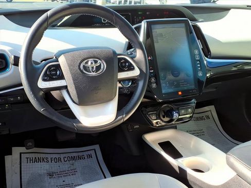 Used 2018 Toyota Prius Four image 12