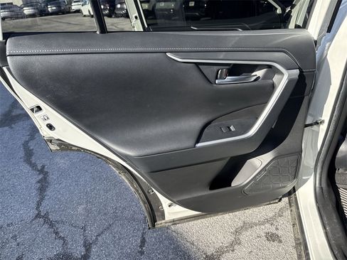 Used 2020 Toyota RAV4 Limited image 25