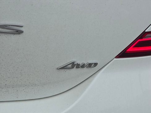 Used 2025 Genesis G70 2.5T image 6