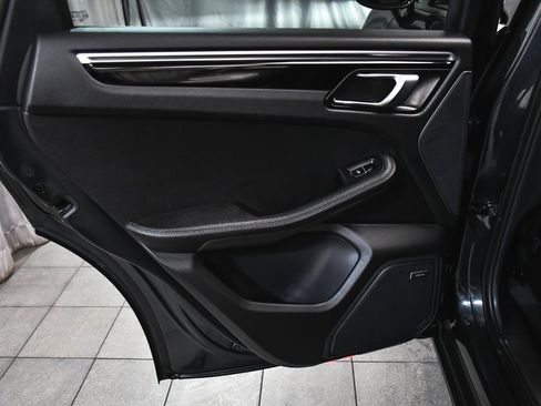 Used 2024 Porsche Macan image 13