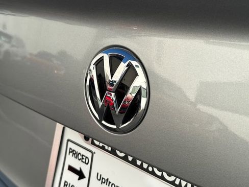 Used 2019 Volkswagen Jetta R-Line w/ R-Line Cold Weather Package image 5