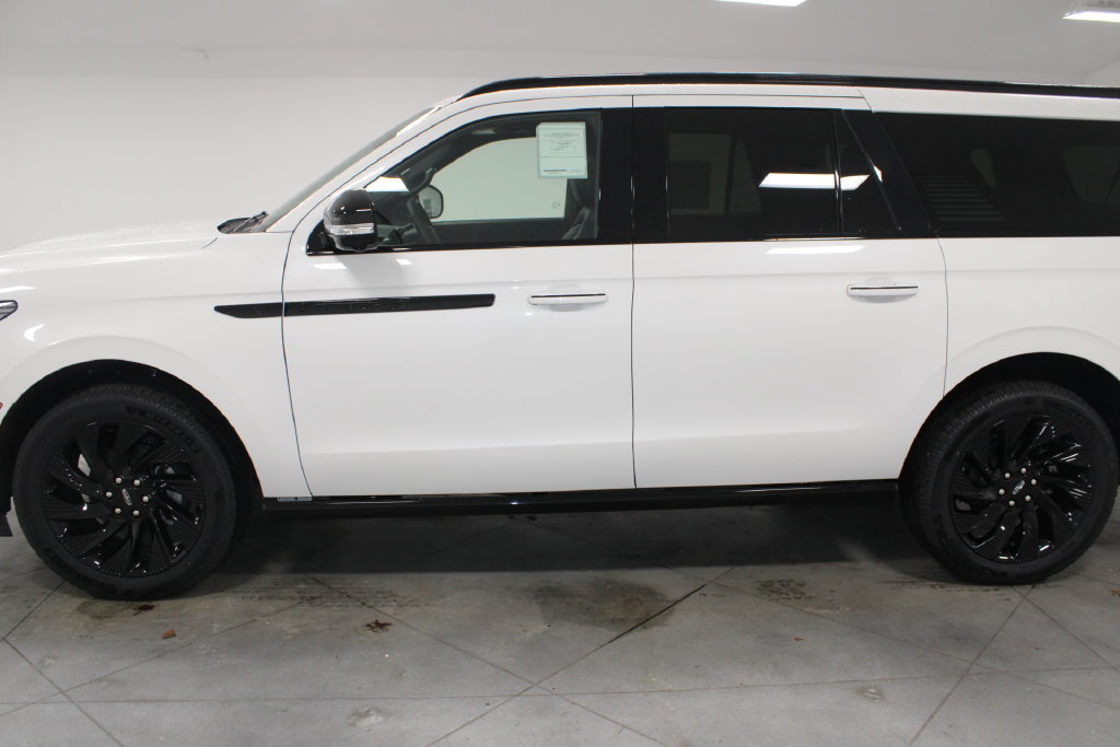 New 2025 Lincoln Navigator L Reserve w/ Jet Appearance Package AWD/4WD image 5