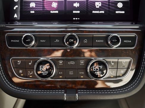 Used 2023 Bentley Bentayga Extended Wheelbase image 75