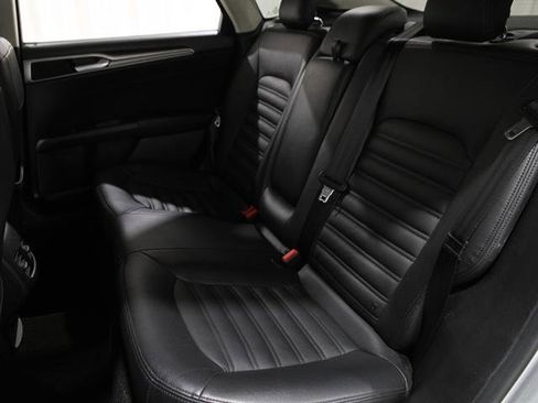 Used 2020 Ford Fusion SE image 20