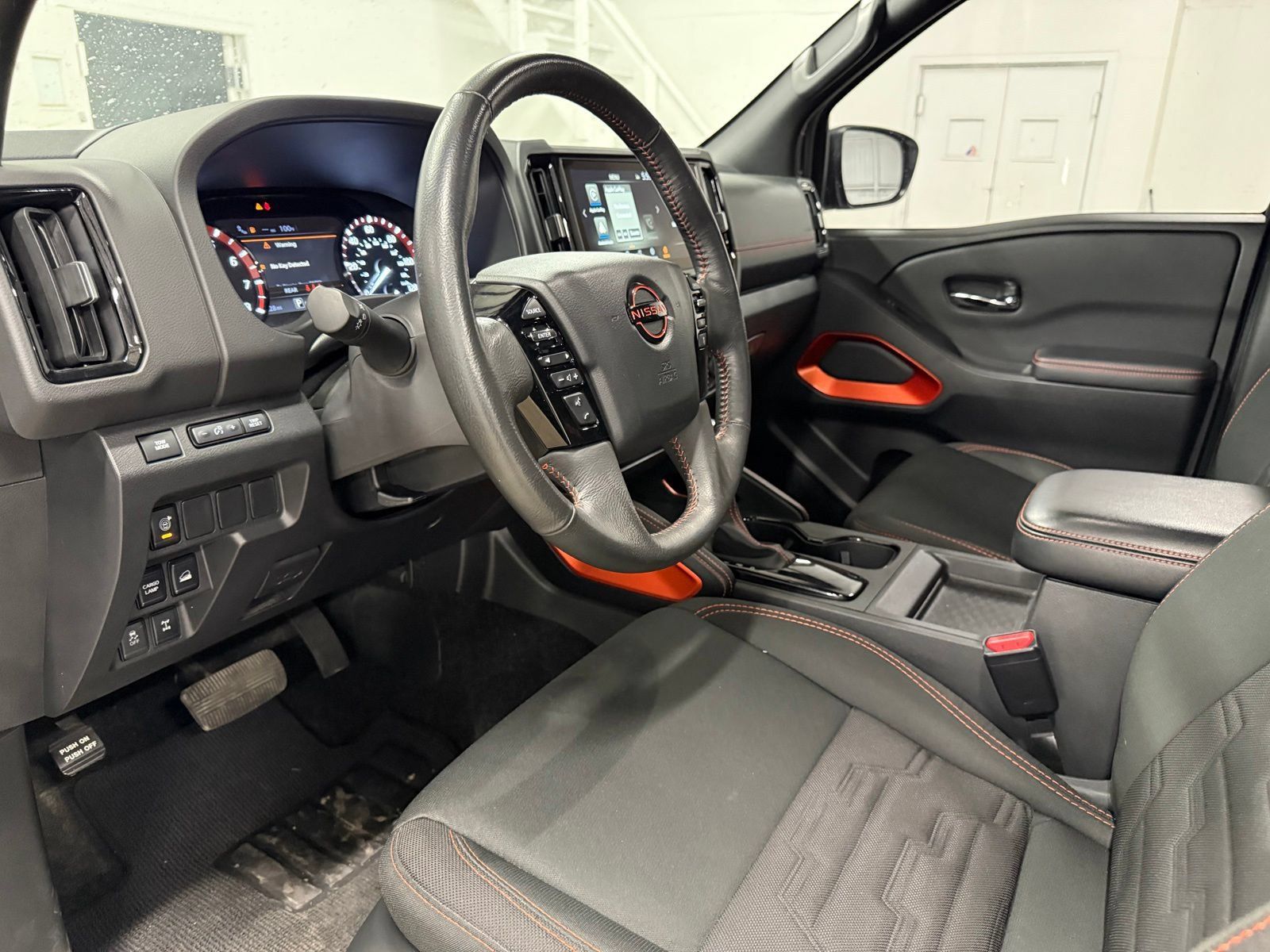 Used 2025 Nissan Frontier PRO-4X w/ Tow Package AWD/4WD image 15