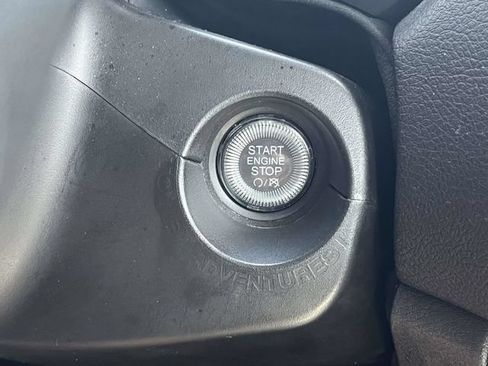 Used 2023 Jeep Renegade Trailhawk AWD/4WD image 32
