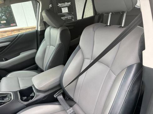 Used 2024 Subaru Outback Limited AWD/4WD image 3