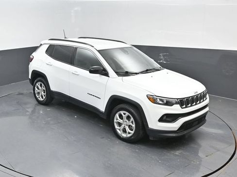 Used 2024 Jeep Compass Latitude AWD/4WD image 16