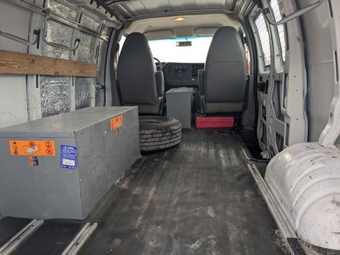 Used 2014 Chevrolet Express 2500 w/ Cold Climate Package image 18