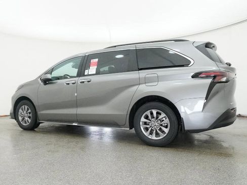 New 2026 Toyota Sienna XLE image 23