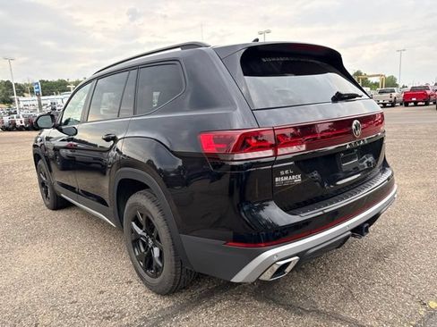 Used 2024 Volkswagen Atlas Peak Edition SEL AWD/4WD image 6