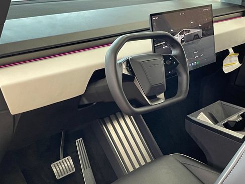 Used 2024 Tesla Cybertruck AWD Crew Cab image 12