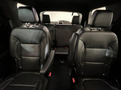 Used 2023 Chevrolet Traverse LT image 26