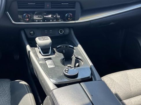 Used 2025 Nissan Rogue SV AWD/4WD image 15