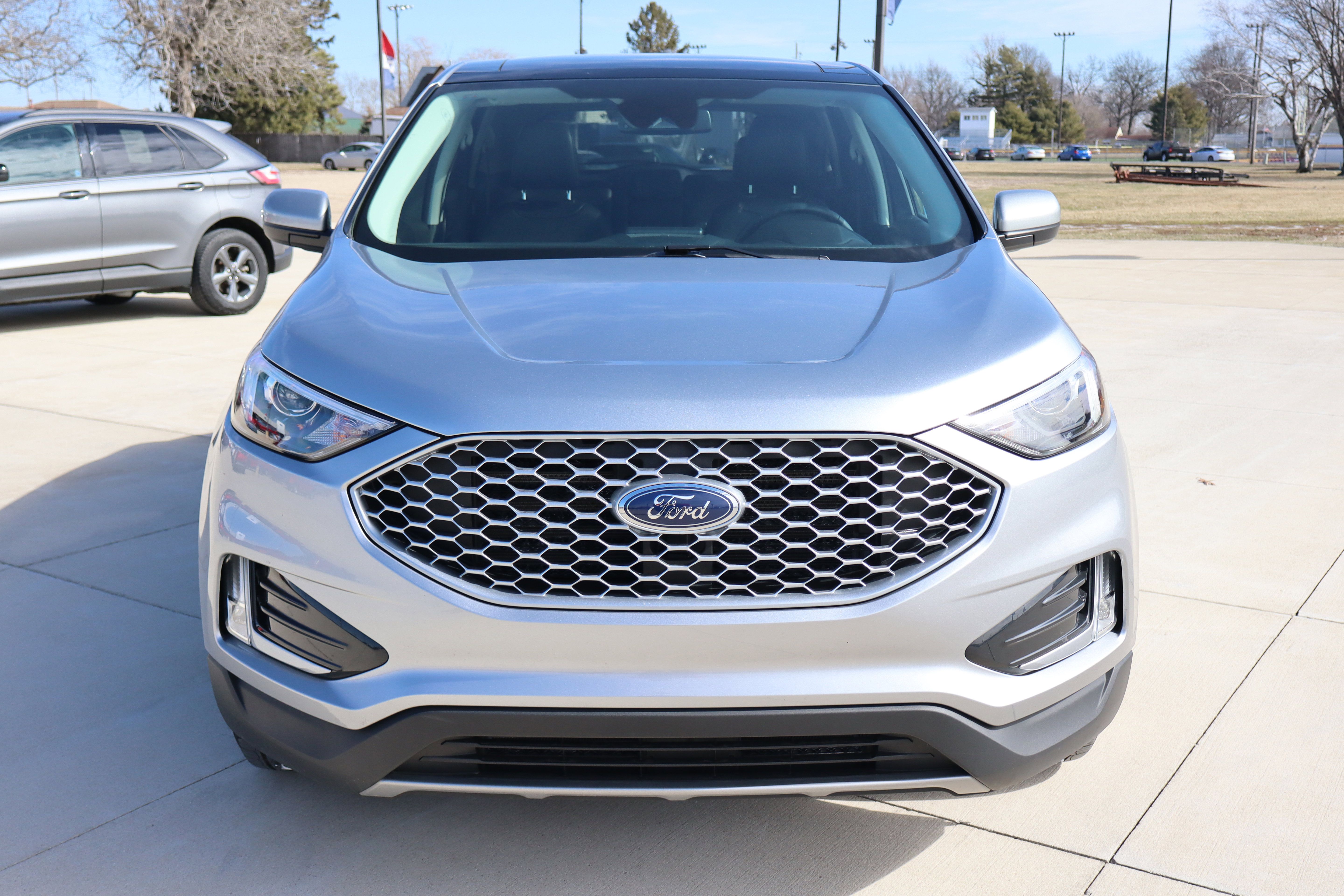 Used 2024 Ford Edge SEL w/ Convenience Package AWD/4WD image 3