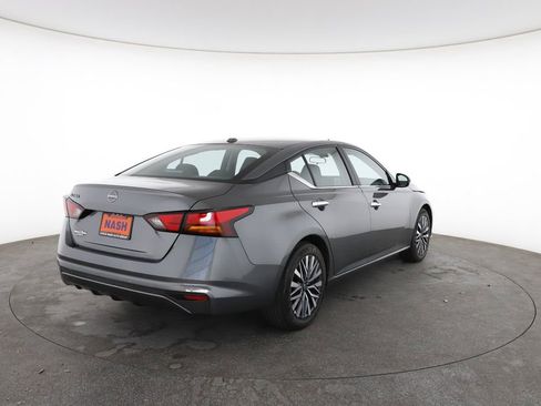 Used 2025 Nissan Altima 2.5 SV image 11