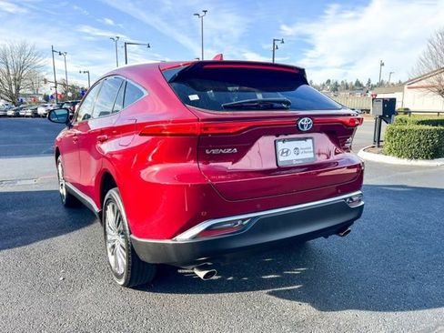 Used 2021 Toyota Venza XLE image 10