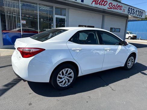 Used 2017 Toyota Corolla LE image 3