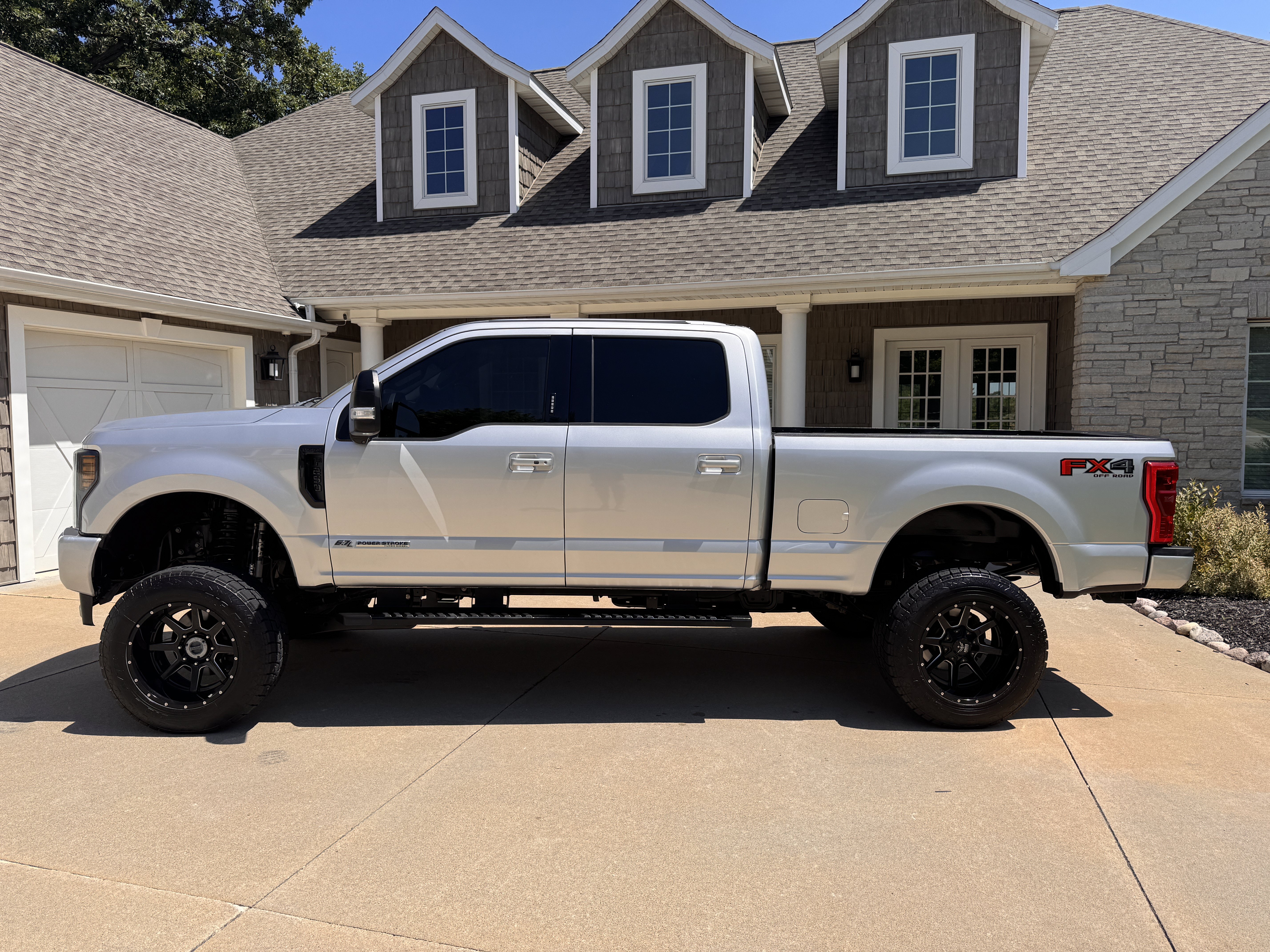 Used 2019 Ford F250 Lariat w/ Lariat Ultimate Package AWD/4WD image 3