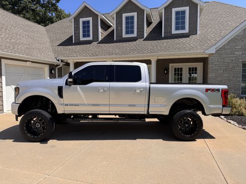 Used 2019 Ford F250 Lariat w/ Lariat Ultimate Package AWD/4WD image 3