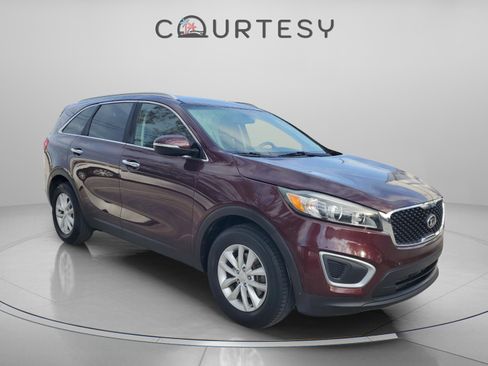 Certified 2017 Kia Sorento LX image 6