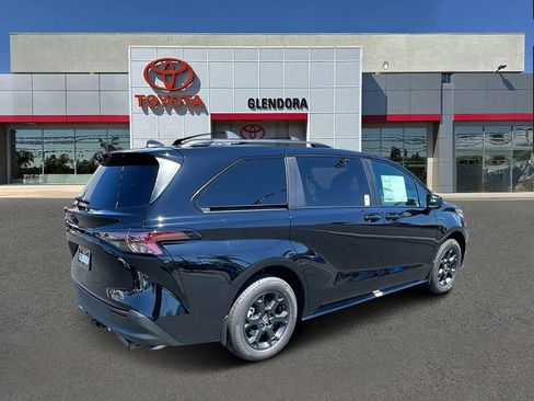 New 2026 Toyota Sienna XLE Woodland Edition AWD/4WD image 3