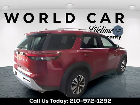 Used 2024 Nissan Pathfinder SL image 7