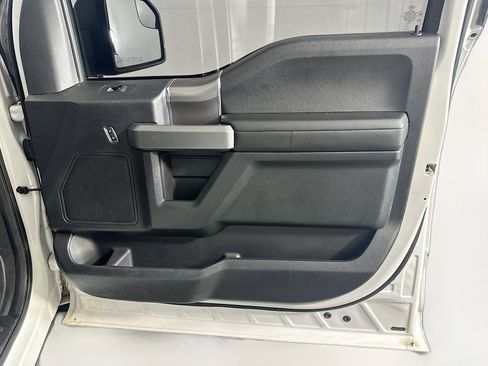 Used 2016 Ford F150 XLT w/ Equipment Group 302A Luxury AWD/4WD image 32