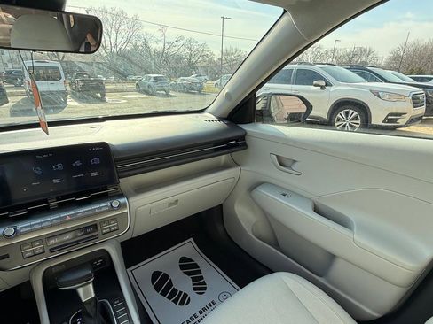 Used 2025 Hyundai Kona SEL image 17