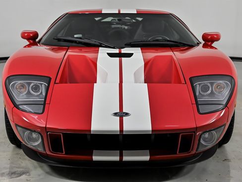Used 2005 Ford GT RWD image 4