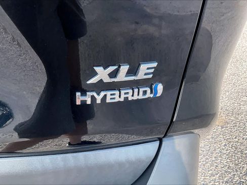 Used 2024 Toyota RAV4 XLE AWD/4WD image 10