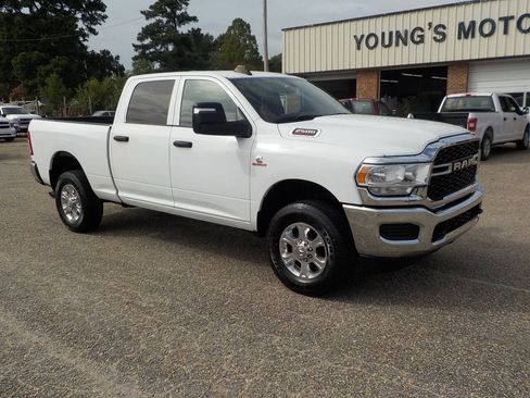 Used 2023 RAM 2500 Tradesman w/ Chrome Appearance Group AWD/4WD image 8