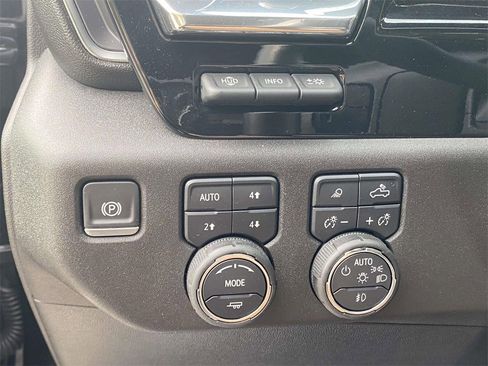 Used 2025 Chevrolet Silverado 2500 High Country w/ High Country Premium Package image 18