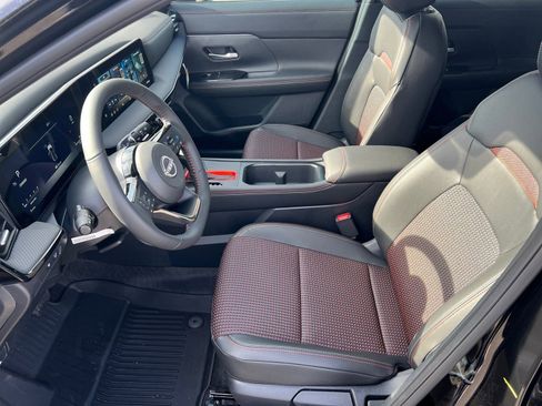 New 2026 Nissan Kicks SR image 9