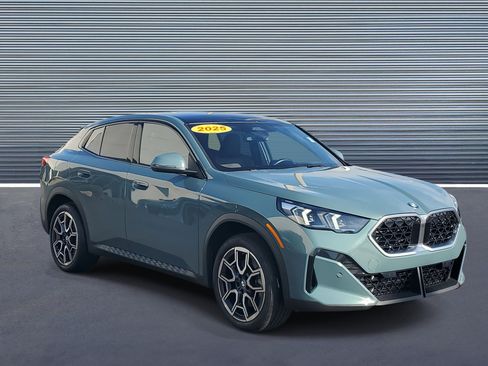 Used 2025 BMW X2 xDrive28i image 2