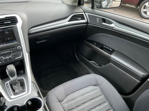 Used 2016 Ford Fusion SE FWD image 17