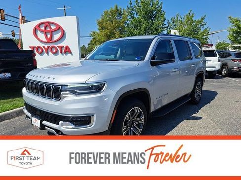 Used 2023 Jeep Wagoneer Series II w/ Rear Seat Video Group 1 AWD/4WD image 1