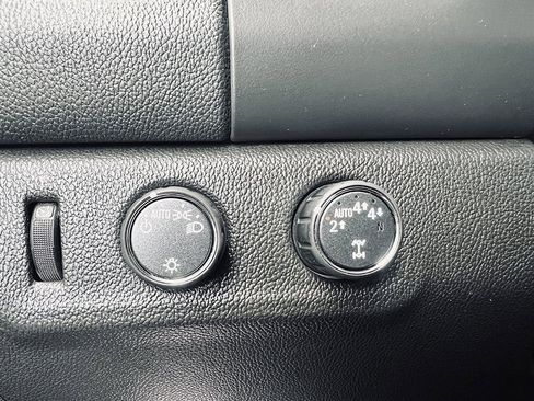 Used 2020 Chevrolet Colorado LT w/ Safety Package image 12