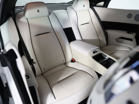 Used 2016 Rolls-Royce Wraith image 13